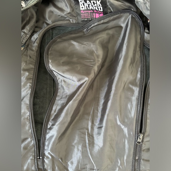 NEARLY NEW! BLACK BRAND MOTORCYCLE CLOTHING BLACK LEATHER WOMENS BUCKLE VEST - Picture 10 of 12